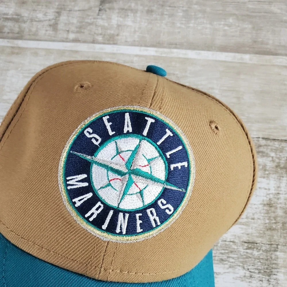 New Era Fitted Hat Cap‎ 7 1/8 Seattle Mariners Side Patch Wheat Metallic